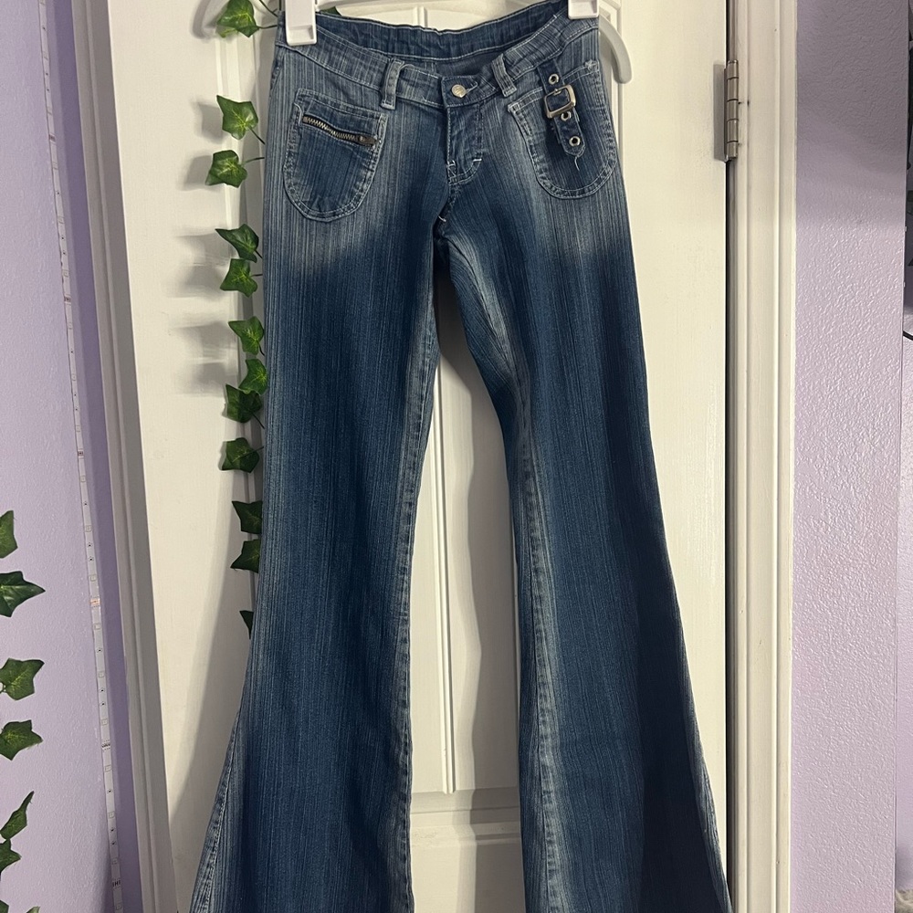 Y2K low waisted jeans no pockets in the back